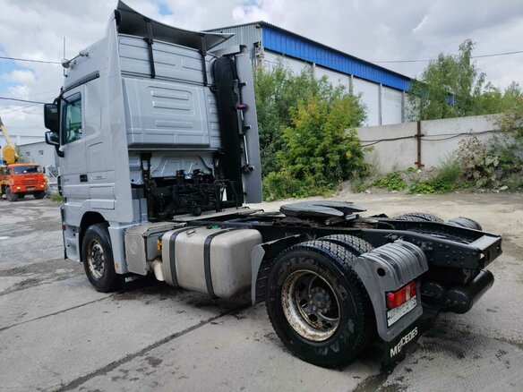 2016 Mercedes-Benz Actros, серебристый, 6500000 рублей - вид 2
