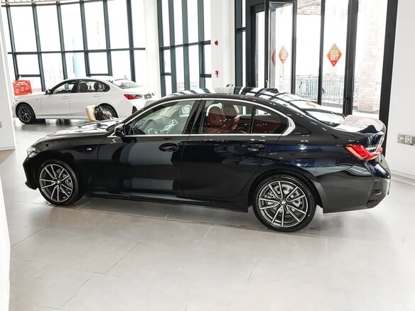 2023 BMW 3 серии Long 320Li VII (G2x) Рестайлинг, чёрный, 3660000 рублей - вид 3