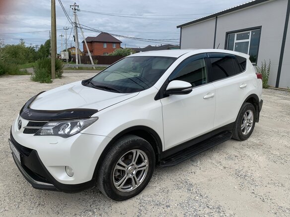 2013 Toyota RAV4 IV (XA40), белый, 1600000 рублей