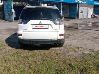 2010 Mitsubishi Outlander II Рестайлинг, белый, 950000 рублей, вид 5