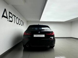 2019 BMW 1 серии 118i III (F40), чёрный, 1747000 рублей, вид 3