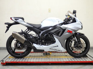 2017 Suzuki GSX-R 600, серебристый, 899000 рублей, вид 3