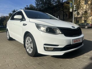 2016 Kia Rio III Рестайлинг, белый, 770000 рублей, вид 3