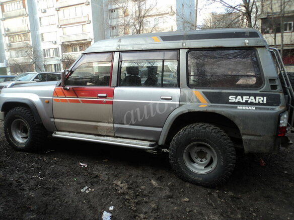 1990 Nissan Safari IV (Y60), серый - вид 6