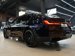 2020 BMW 7 серии 730d xDrive VI (G11/G12) Рестайлинг, чёрный, 7999000 рублей, вид 3