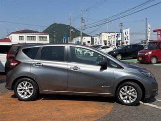 2018 Nissan Note e-Power II Рестайлинг, серый, 641000 рублей, вид 4