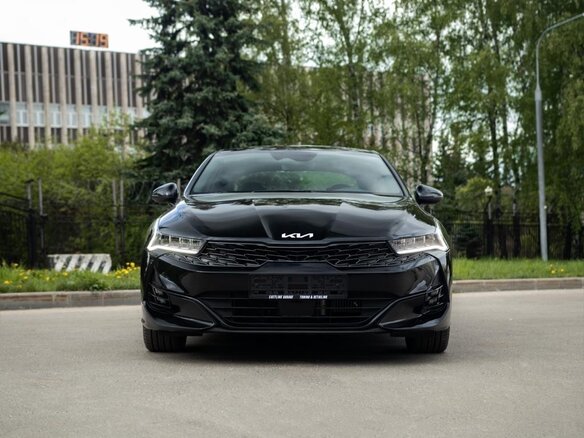 2021 Kia K5 III, чёрный, 3100000 рублей - вид 2