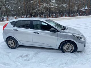 2011 Hyundai Solaris I, серебристый, 729000 рублей, вид 2