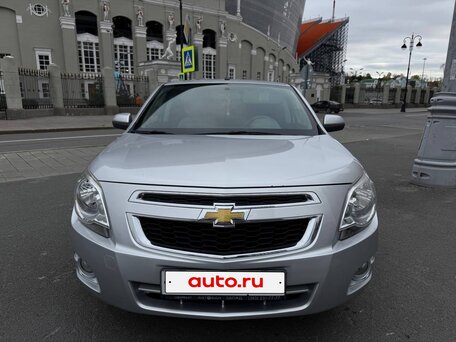 2014 Chevrolet Cobalt II, серебристый, 660000 рублей, вид 2