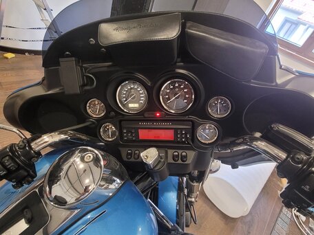 2011 Harley-Davidson Electra Glide, синий, 1350000 рублей, вид 3