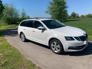 2018 Skoda Octavia III (A7) Рестайлинг, белый, 1990000 рублей, вид 2