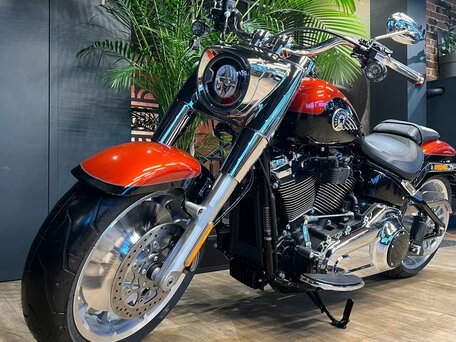 2025 Harley-Davidson Fat Boy, чёрный, 3950000 рублей, вид 2