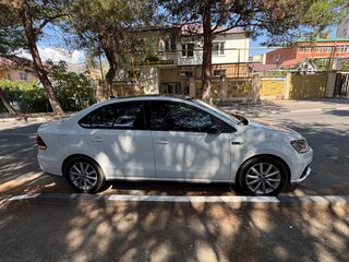 2018 Volkswagen Polo V Рестайлинг, белый, 1450000 рублей, вид 2