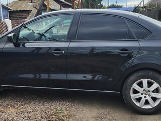 2016 Volkswagen Polo V Рестайлинг, чёрный, 800000 рублей, вид 2