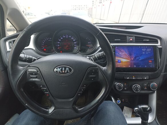 2017 Kia Ceed II Рестайлинг, белый, 1220000 рублей - вид 10