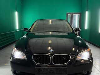 2004 BMW 5 серии 525i V (E60/E61), чёрный, 600000 рублей, вид 3