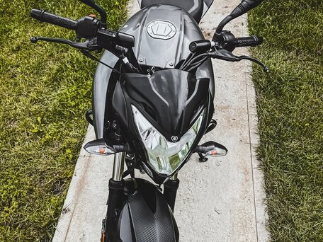 2021 Bajaj Pulsar NS 200, серый, 200000 рублей, вид 3