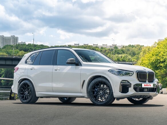 2019 BMW X5 M50d IV (G05/G18), белый, 8400000 рублей - вид 1