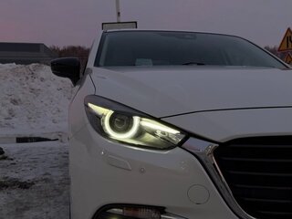 2019 Mazda Axela III Рестайлинг, белый, 1880000 рублей, вид 4