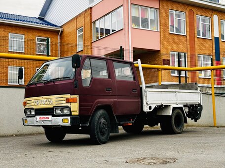1988 Toyota Dyna, красный, 800000 рублей, вид 1