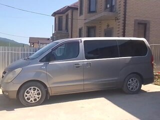 2011 Hyundai H-1 II, серебристый, 3500000 рублей, вид 2