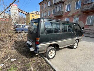 1990 Mitsubishi Delica III, зелёный, 300000 рублей, вид 5