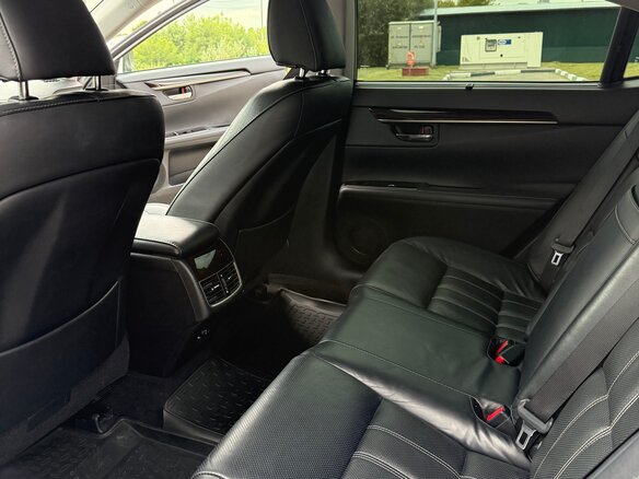 2017 Lexus ES 250 VI Рестайлинг, белый, 2699999 рублей - вид 16