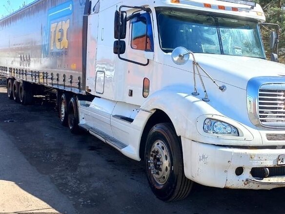 2004 Freightliner Columbia, белый, 1600000 рублей - вид 2