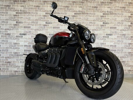 2025 Triumph Rocket 3, чёрный, 2775000 рублей, вид 4