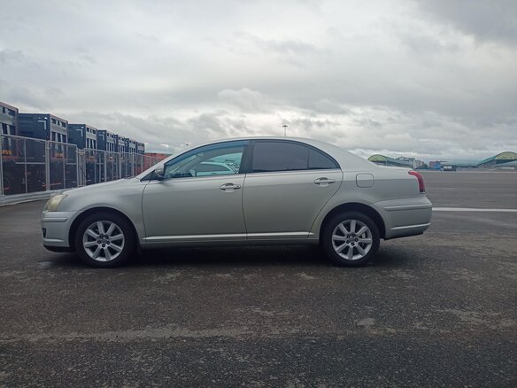 2006 Toyota Avensis II Рестайлинг, серебристый, 920000 рублей - вид 3