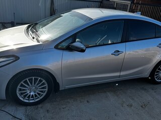 2018 Kia Cerato III Рестайлинг (Classic), серебристый, 1400000 рублей, вид 2