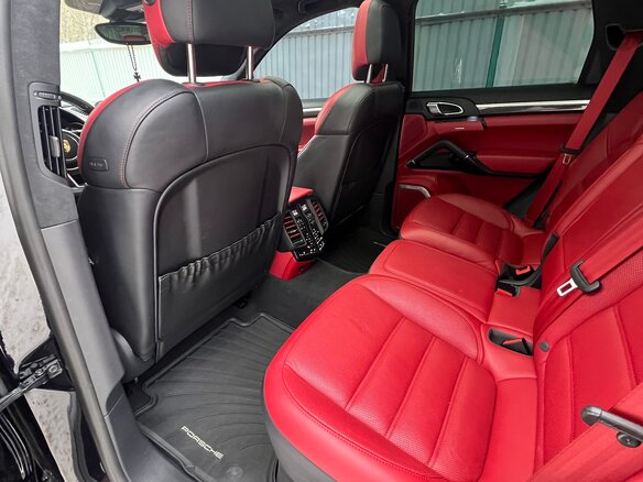 2016 Porsche Cayenne Turbo S II Рестайлинг (958), чёрный, 5900000 рублей - вид 17