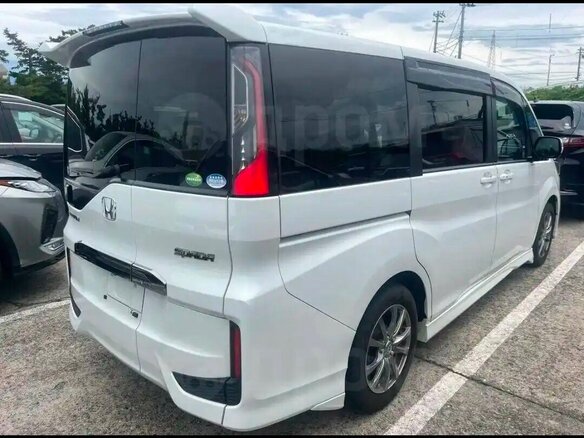 2020 Honda Stepwgn Spada V Рестайлинг, белый, 2527000 рублей
