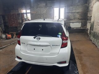 2019 Nissan Note e-Power II Рестайлинг, белый, 1500000 рублей, вид 5