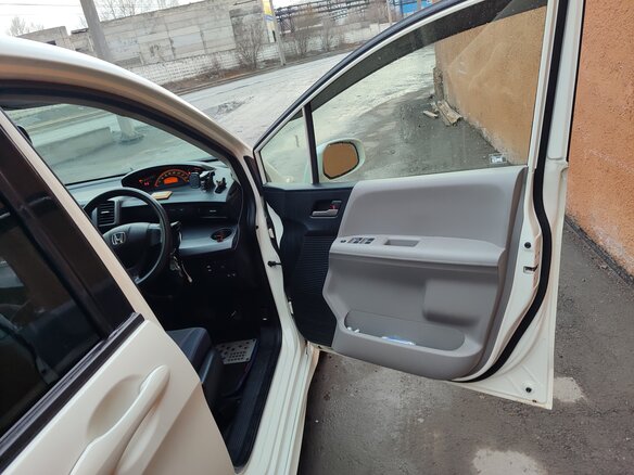 2008 Honda Freed I, белый, 1150000 рублей - вид 15