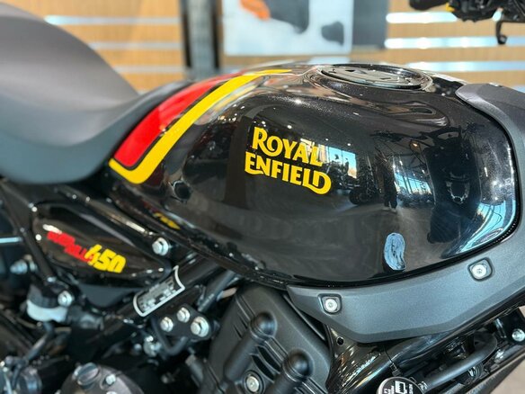 2025 Royal Enfield Guerrilla 450, чёрный, 554000 рублей - вид 9