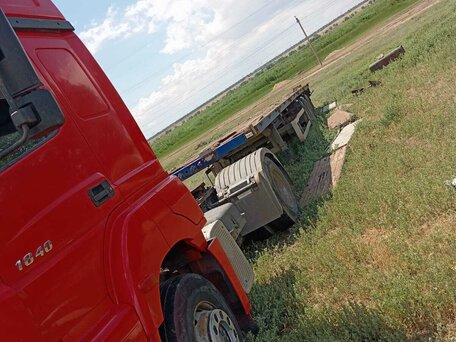 2008 Mercedes-Benz Axor, красный, 3900000 рублей, вид 3