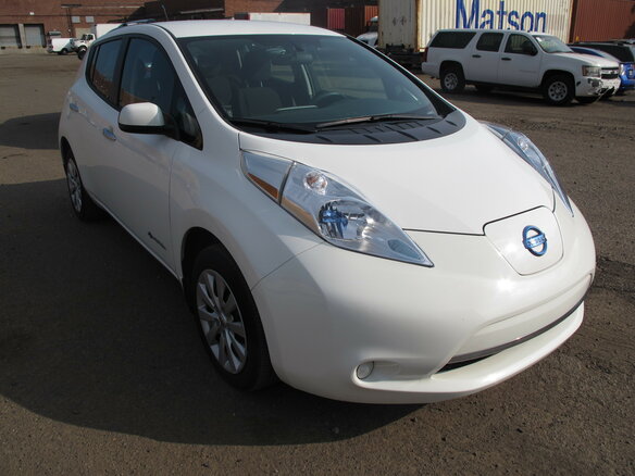 2015 Nissan Leaf (EM61) I (ZE0/AZE0), белый - вид 1
