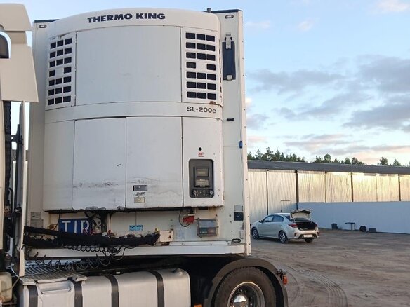 2004 Schmitz Cargobull SKO, белый, 3050000 рублей - вид 2