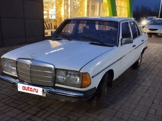 1977 Mercedes-Benz W123 200, белый, 500000 рублей, вид 1