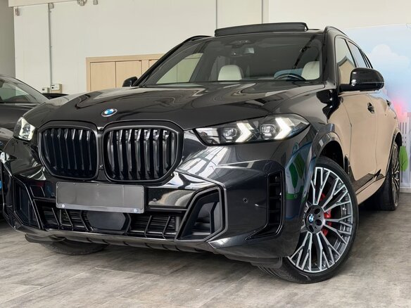 2024 BMW X5 40i IV (G05/G18) Рестайлинг, чёрный - вид 3
