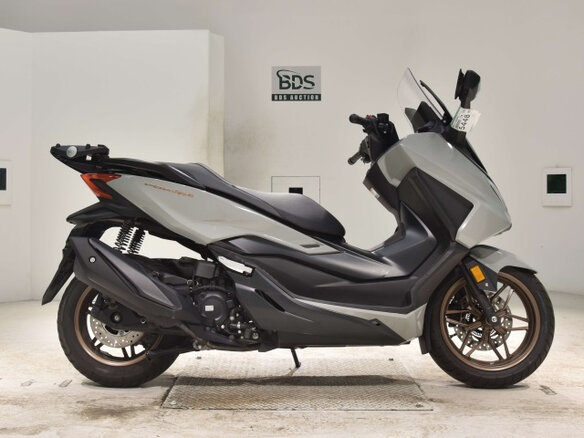 2024 Honda Forza, серый, 900000 рублей - вид 2