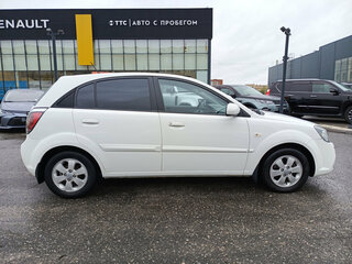 2011 Kia Rio II Рестайлинг, белый, 645000 рублей, вид 4