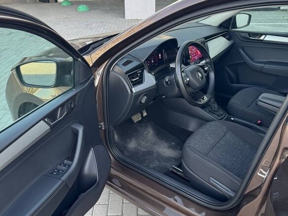 2021 Skoda Rapid II, коричневый, 2000000 рублей - вид 3