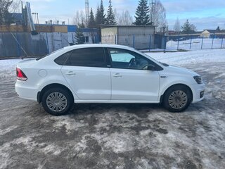 2017 Volkswagen Polo V Рестайлинг, белый, 1200000 рублей, вид 3