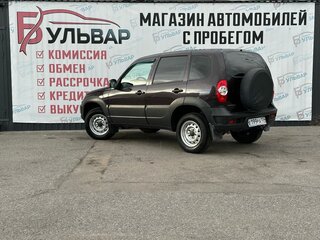 2018 Chevrolet Niva I Рестайлинг, коричневый, 840000 рублей, вид 4