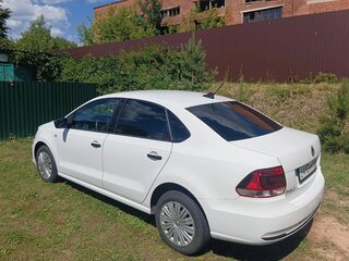 2017 Volkswagen Polo V Рестайлинг, белый, 1100000 рублей, вид 3