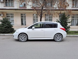 2011 Nissan Tiida I Рестайлинг, белый, 680000 рублей, вид 5
