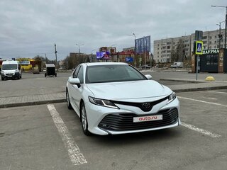 2019 Toyota Camry VIII (XV70), белый, 2385000 рублей, вид 4