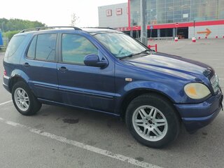 1998 Mercedes-Benz M-Класс 320 I (W163), синий, 350000 рублей, вид 3